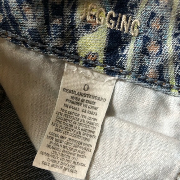 AEO Paisley Print Light Wash Denim Jeggings - Picture 3 of 4